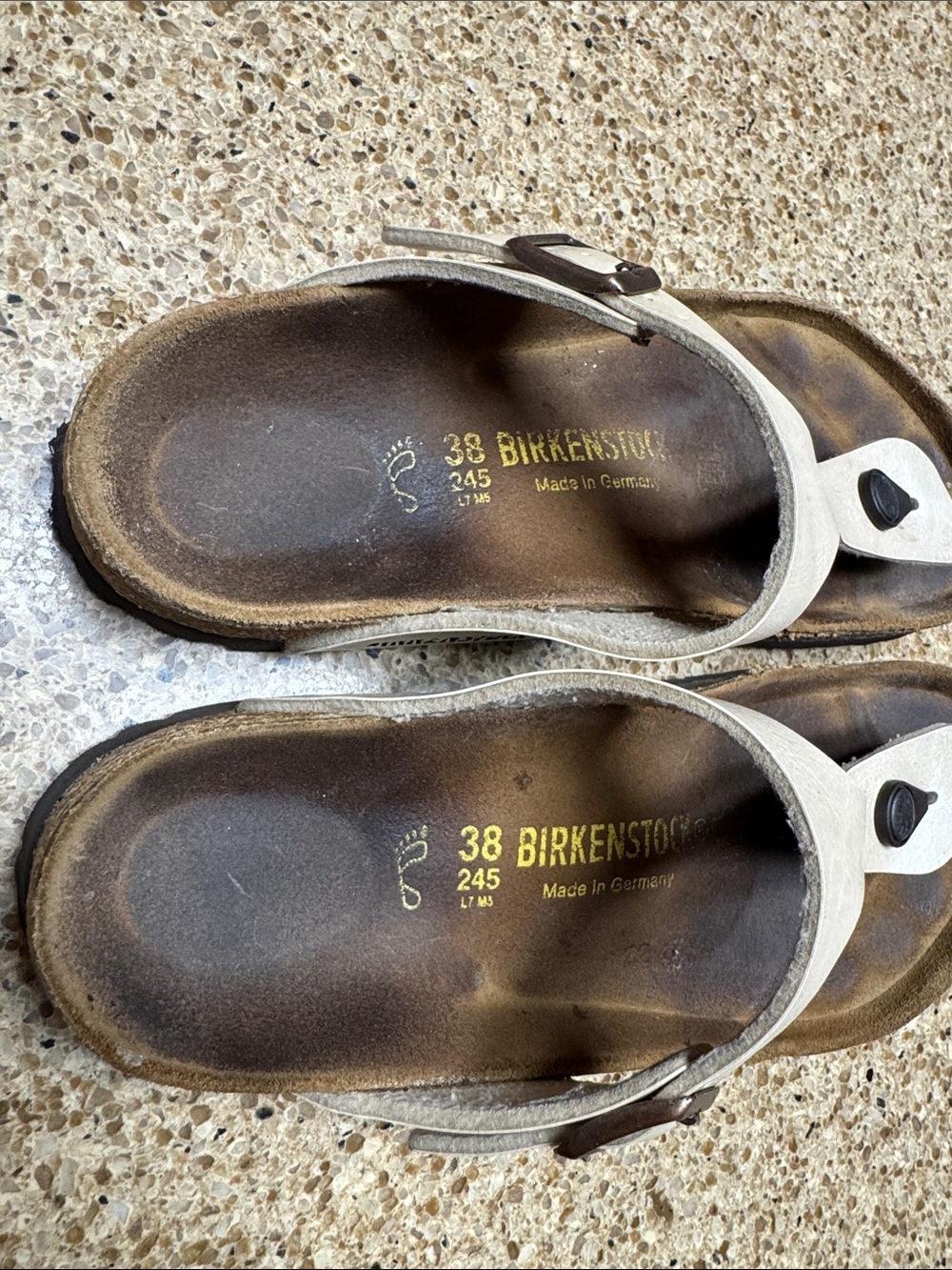 Birkenstock Gizeh Gold Leather T-Strap Toe Sandals - Picture 10 of 10